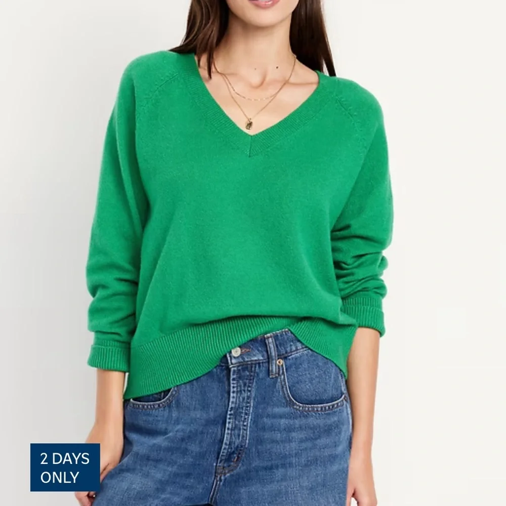 Old Navy Vibrant Green V-Neck Sweater for Women - Picture 1 of 4